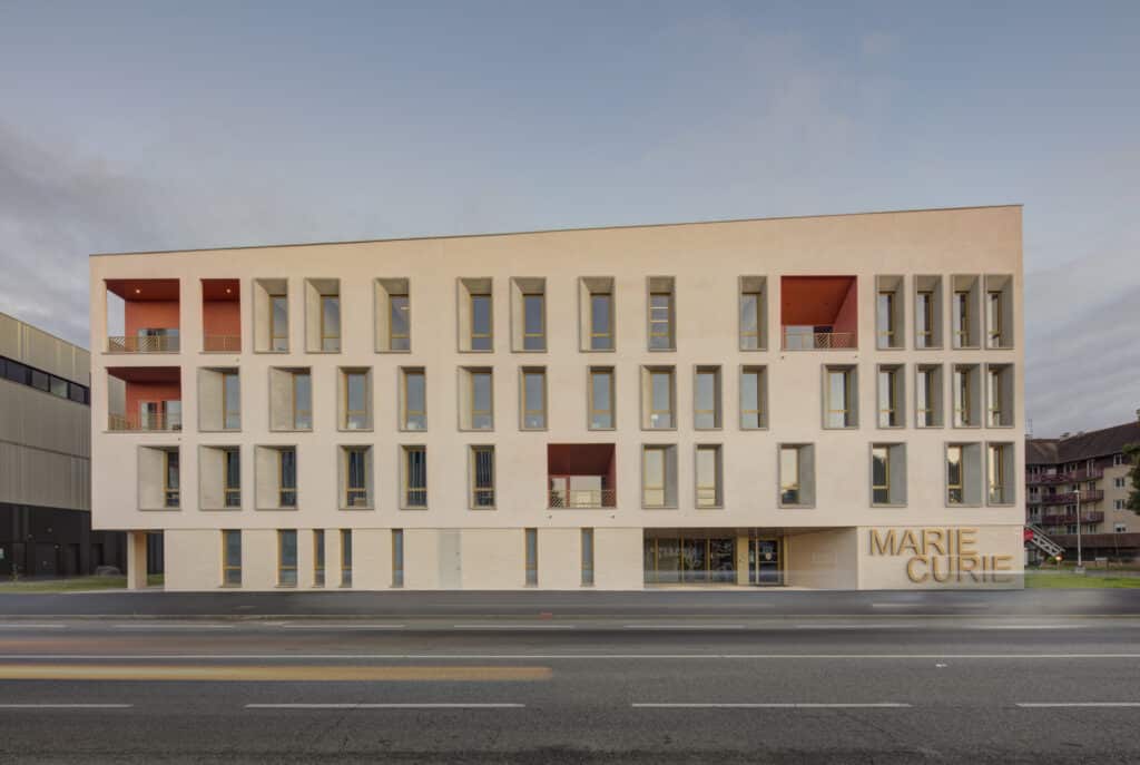 Ouvrir la photo de la Bâtiment Marie Curie, Technopole Hélioparc en grand